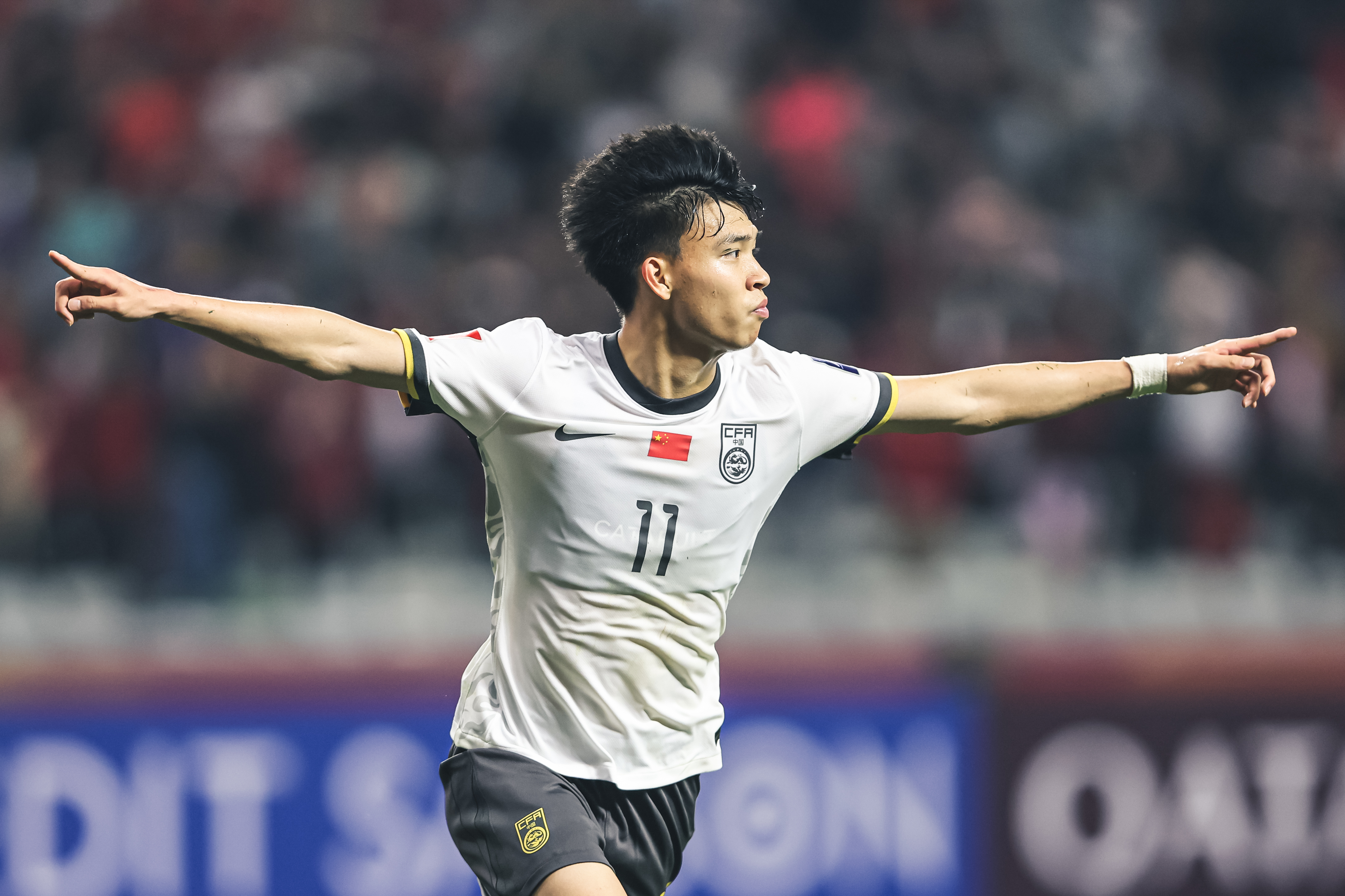 18歲降維打擊U20！王鈺棟傳射+造紅牌，多次爆趟對手根本攔不住