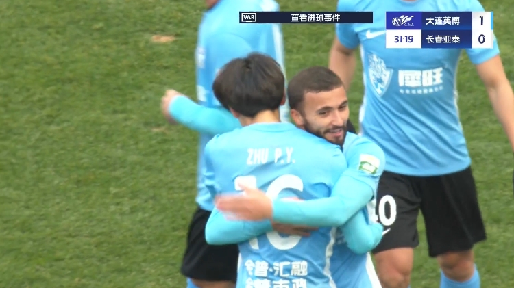 19歲朱鵬宇中超處子球！大連英博1-0領(lǐng)先長(zhǎng)春亞泰，馬萊萊助攻