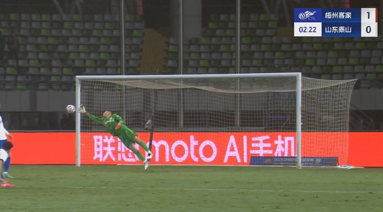 梅州開場2分鐘1-0泰山！茹子楠不停球抽射世界波攻破王大雷大門