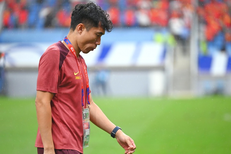 滬媒：單后腰讓國足防守承受更大壓力，若鄭智沒退役或能勝任