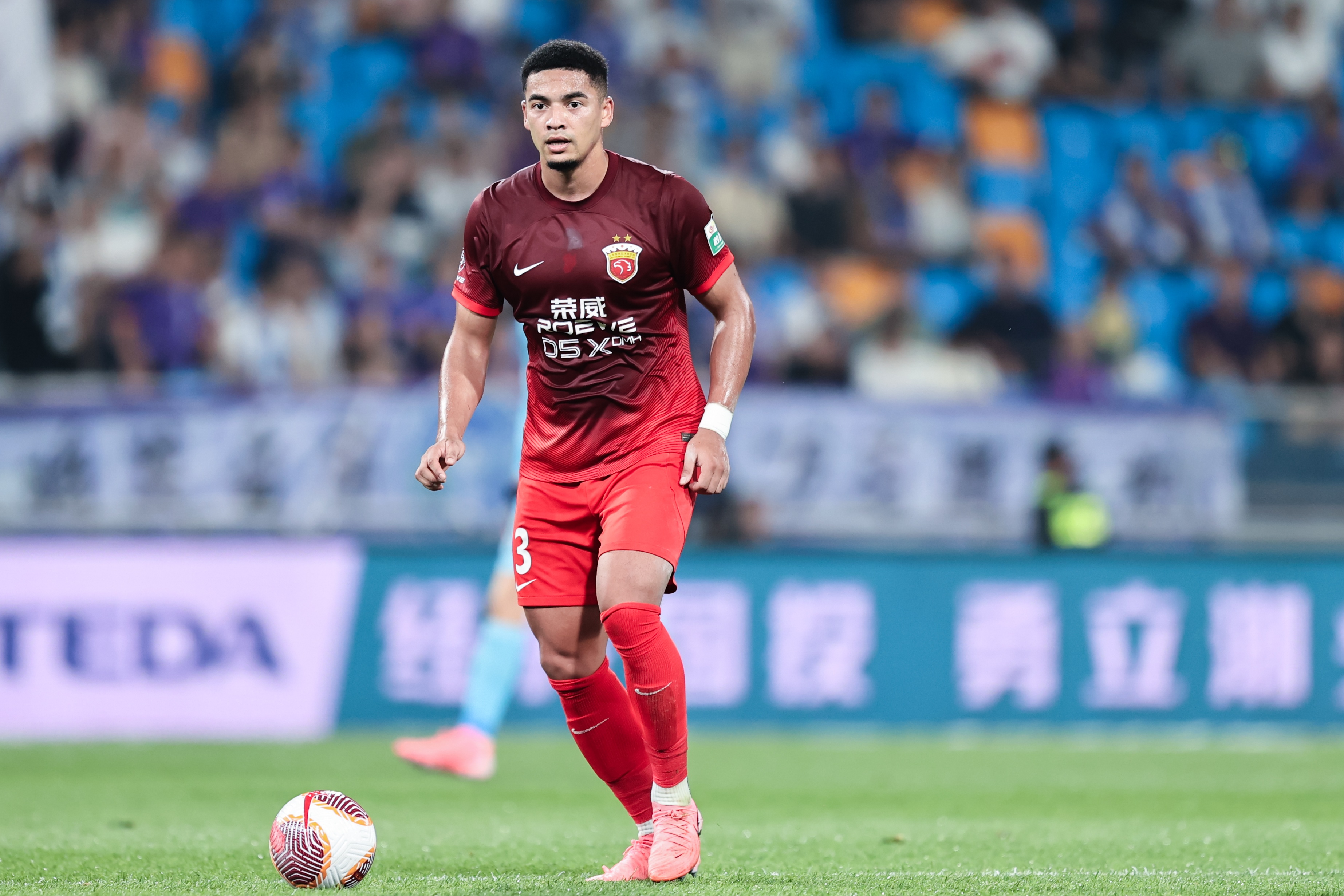 媒體人：海港三中衛(wèi)都是國腳但后防幾乎不設防，問題出在哪？