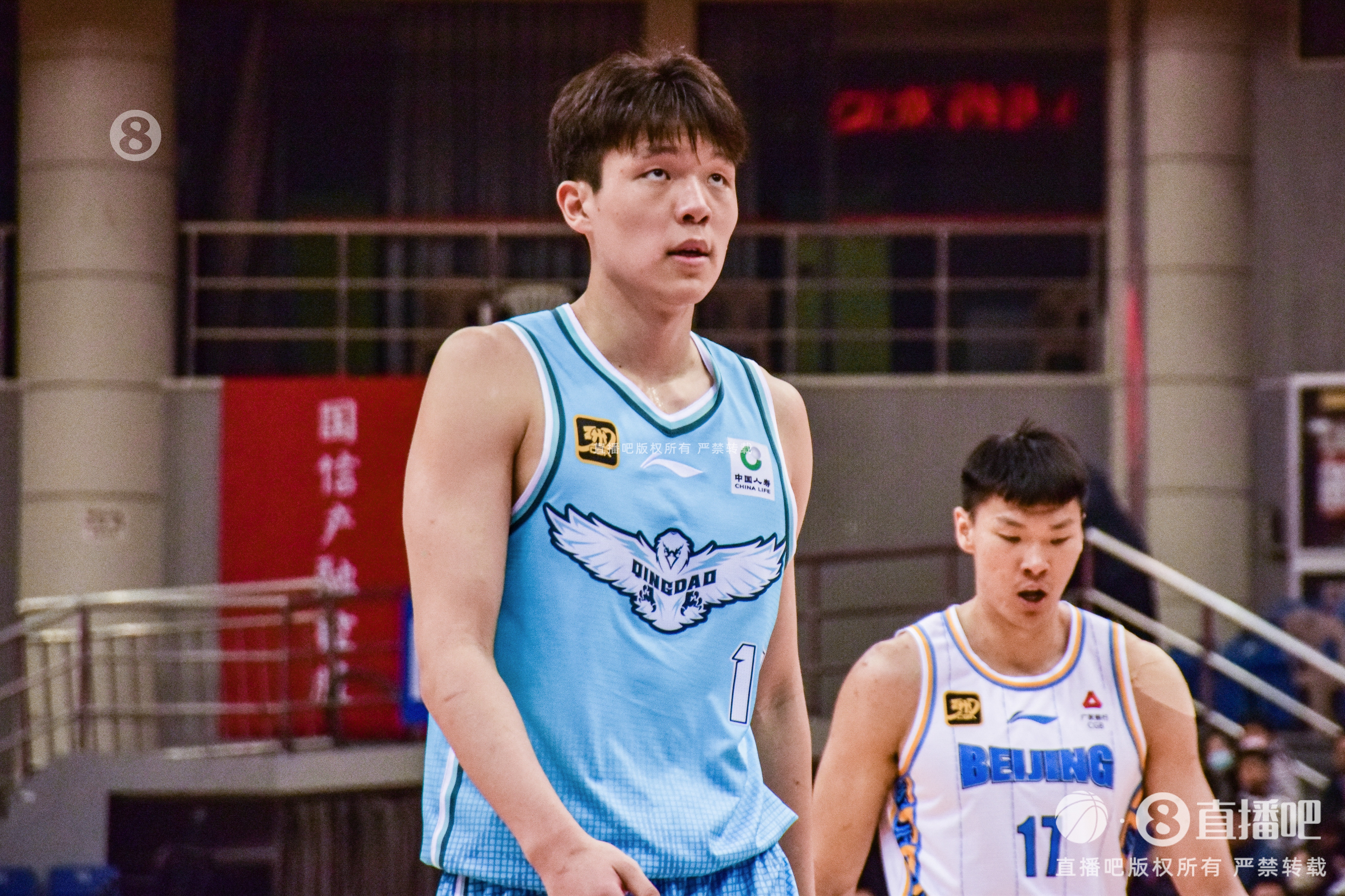 內(nèi)線攻防俱佳！楊瀚森半場10分鐘4中3砍9分11板&另有3斷2帽