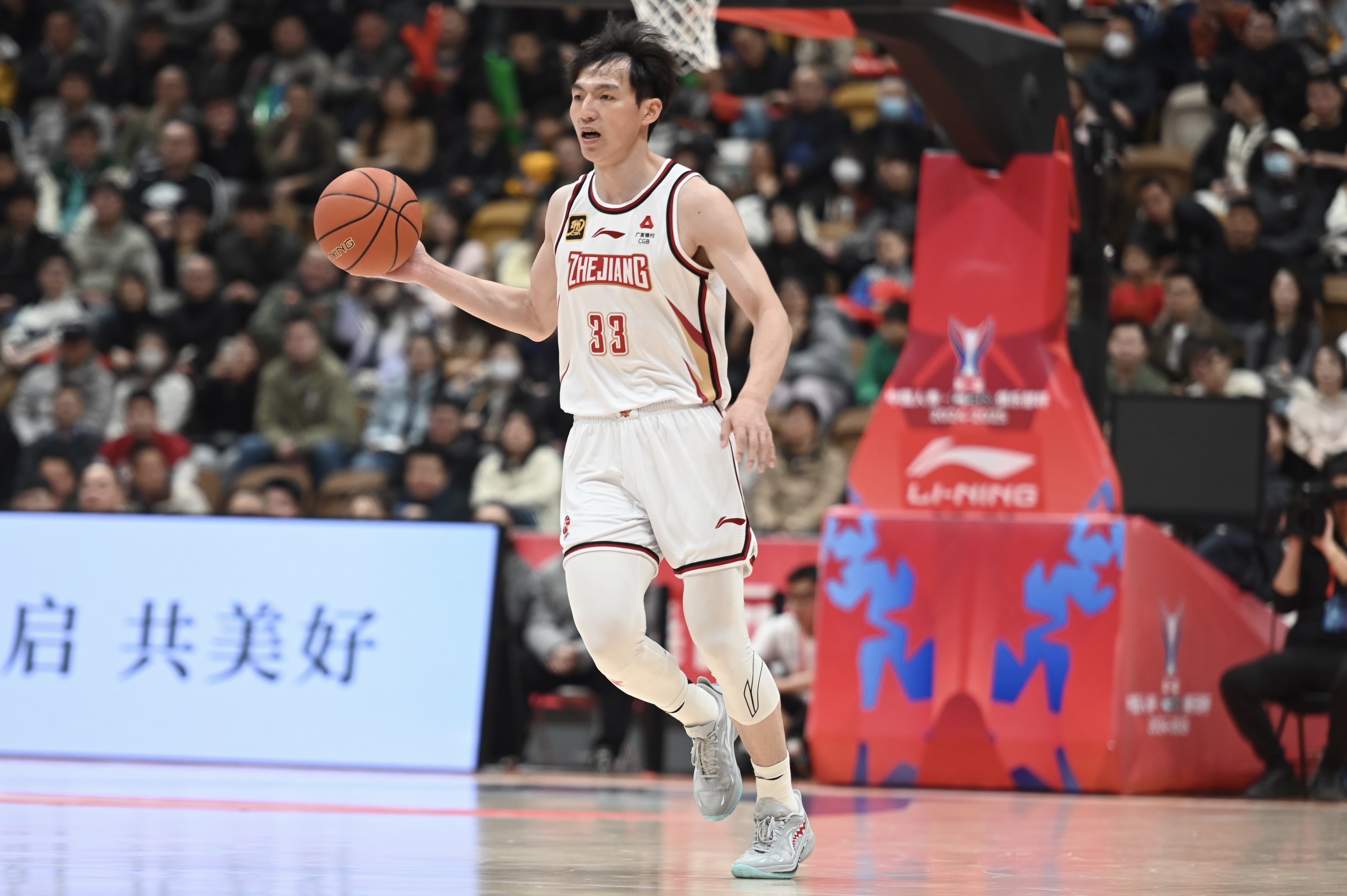 雙槍表現(xiàn)不錯(cuò)！吳前和陸文博均9中5&三分合計(jì)15中7合砍30分