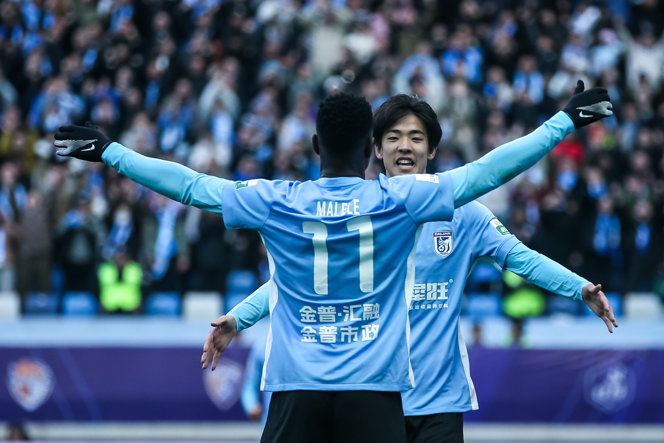 青春風(fēng)暴刮起來(lái)！19歲朱鵬宇&18歲王鈺棟處子球 19歲李新翔1射2傳